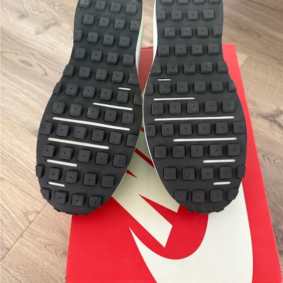 Nike Green and Black Sneakers - Picture 6 of 10